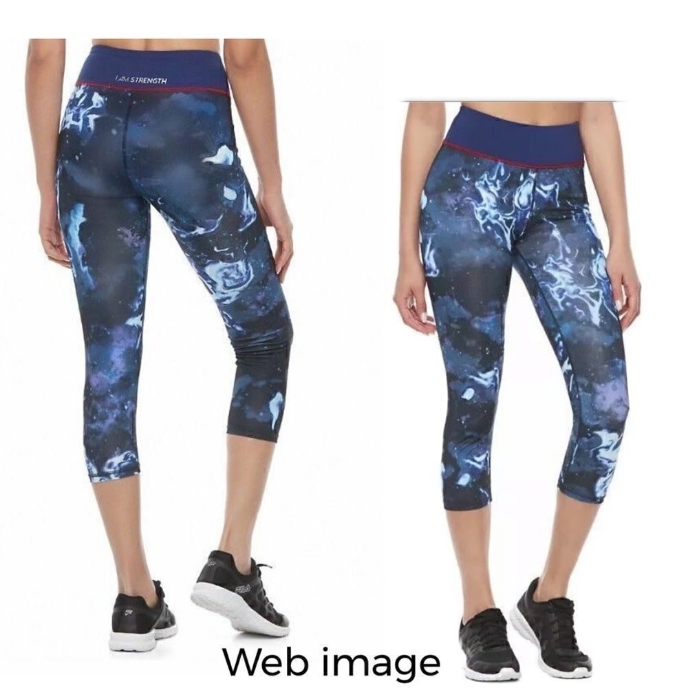 Her Universe Marvel I AM STRENGTH Capri Leggings
